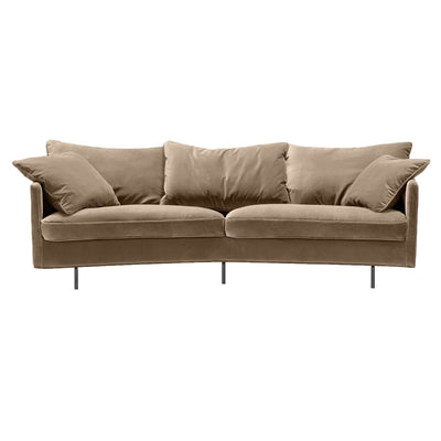 Köp din nya soffa hos Posh Living. Soffa Julia ger en perfekt kombination av stil och komfort. Soffan är designad av Dan Ihreborn och är både modern och romantisk. Med två stora ryggkuddar och bekväm sittkomfort har den blivit en favorit.